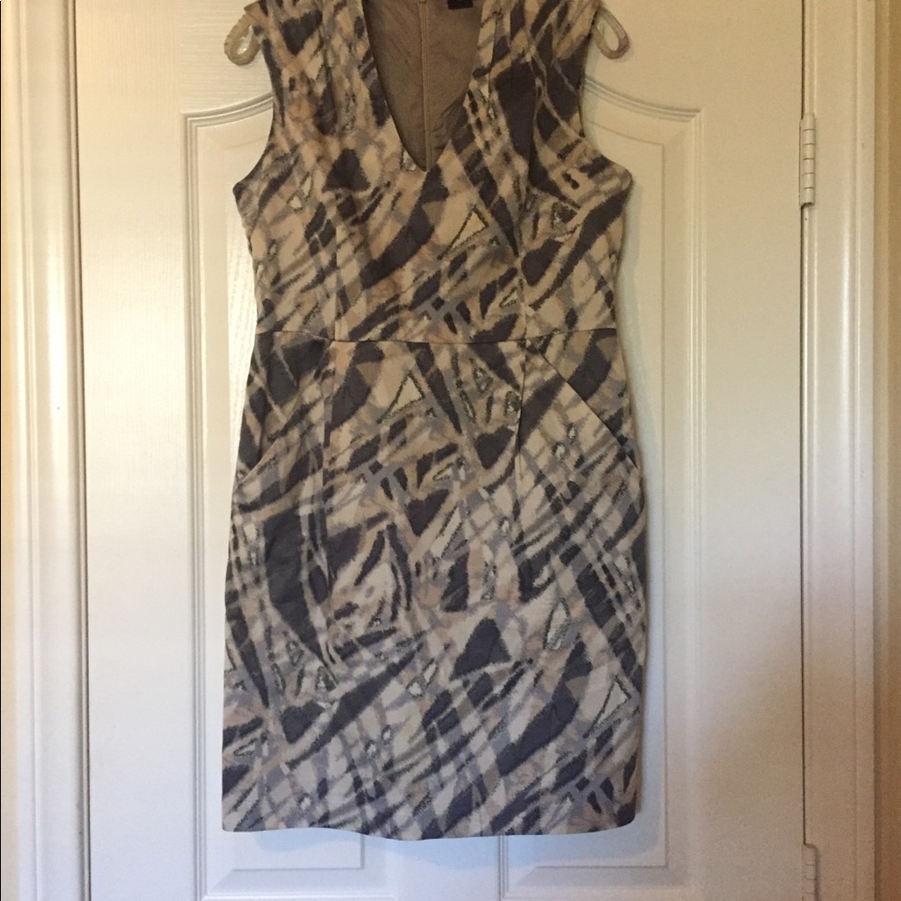 Ann Taylor Size 6P Sheath Dress in Gray Beige👗